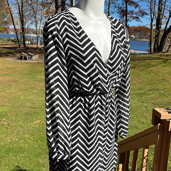 NWT Express contemporary dress XS-S - Picture 3 of 10